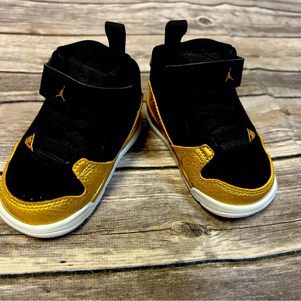 Jordan’s NWOT BLACK/gold